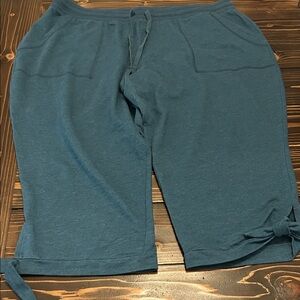 Women’s Bluish Green Casual Capris